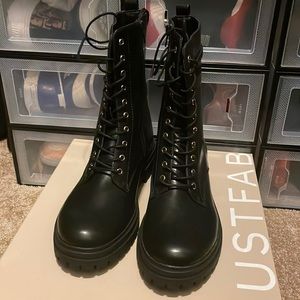 JustFab Leighton LACE-UP Boot. Black. 9.5